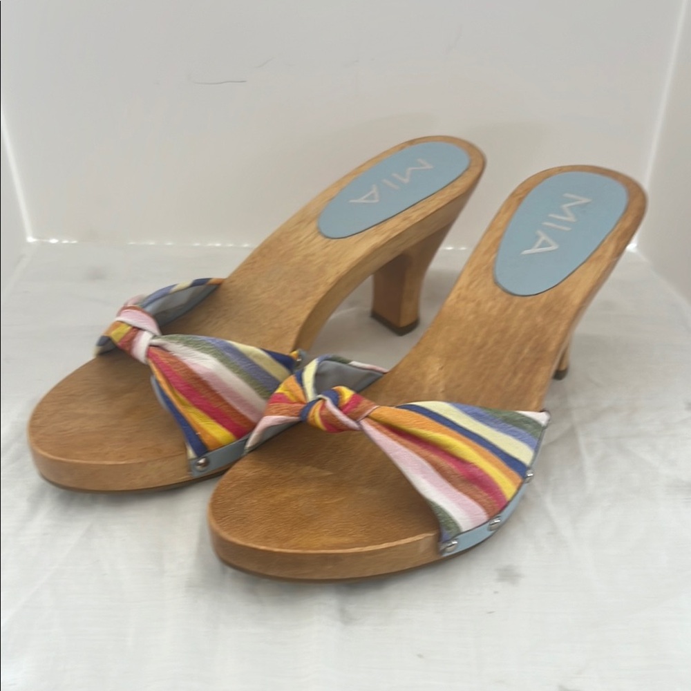 MIA size 8 shoes are new but no tag.